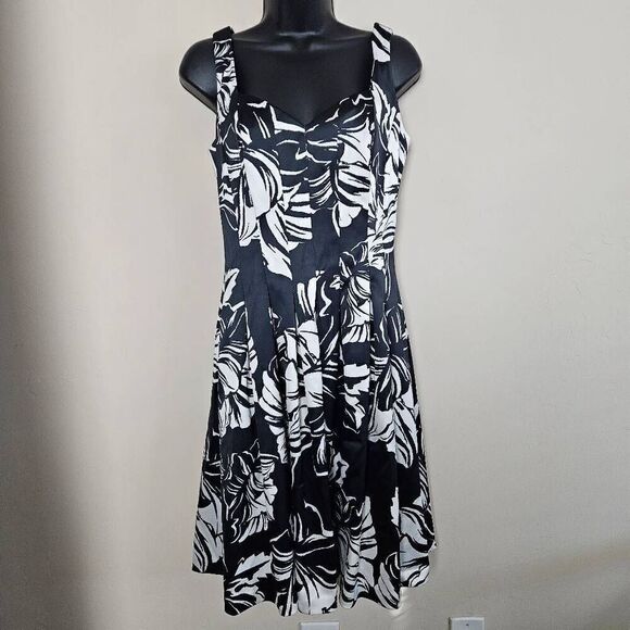 White House Black Market Floral Pleated Fit & Flare Dress - Picture 1 of 8